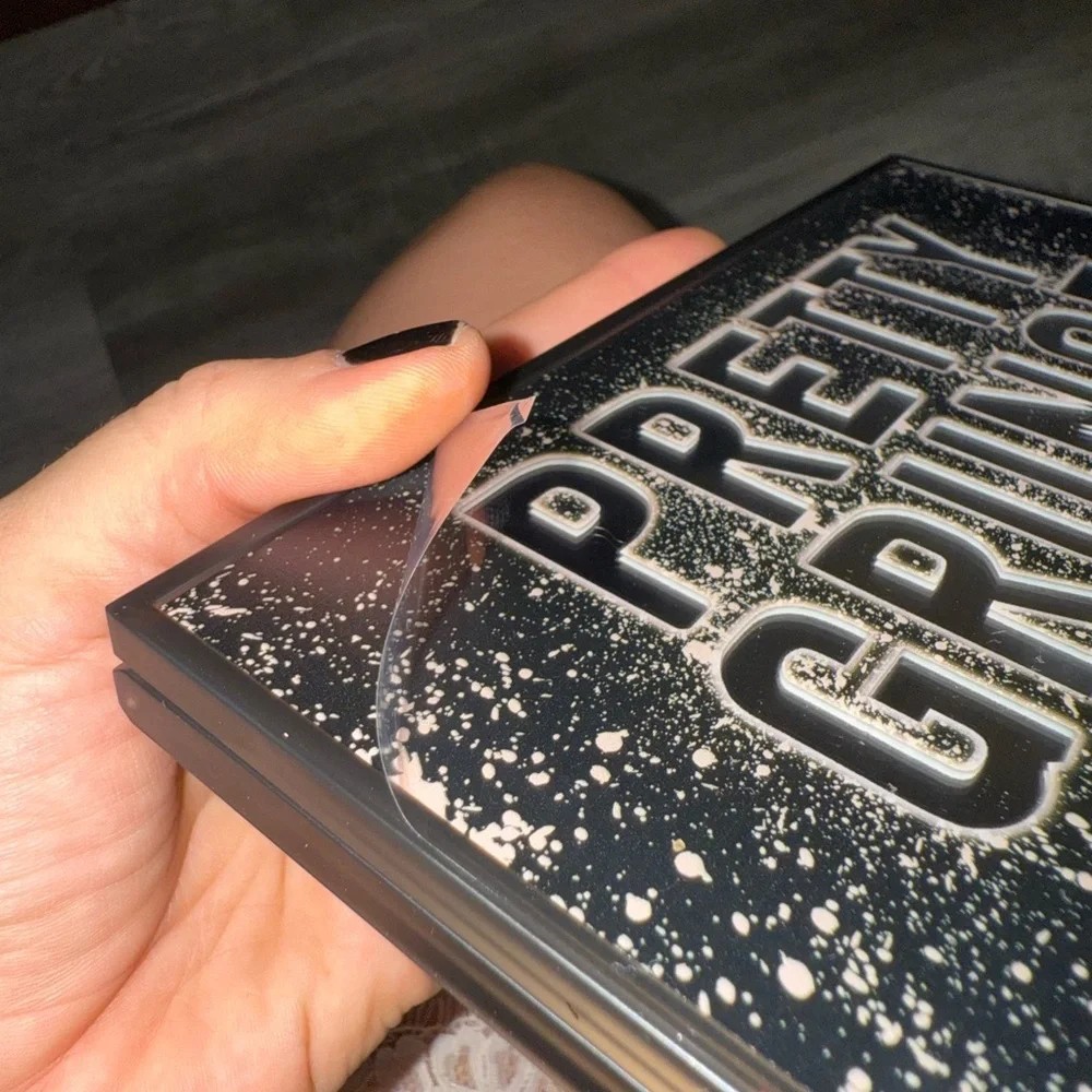 Huda Beauty Pretty Grunge eyeshadow palette